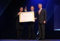 通灵珠宝沈东军获HRD AWARDS「钻石艺术大师」