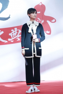 李宇春佩戴古驰Gucci腕表首饰惊艳亮相《捉妖记2》发布会