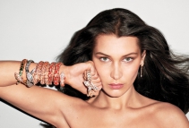 Bella Hadid 性感演绎牛仔与奢华珠宝的配搭