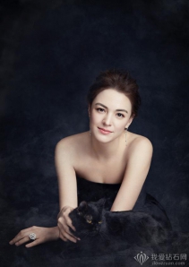 张榕容佩戴伯爵珠宝现身《妖猫传》首映礼