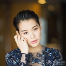 戴比尔斯相伴胡杏儿闪耀亮相电视剧品质盛典
