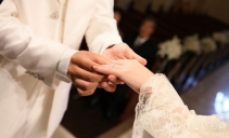 婚嫁须知 婚礼上戴钻戒还是对戒