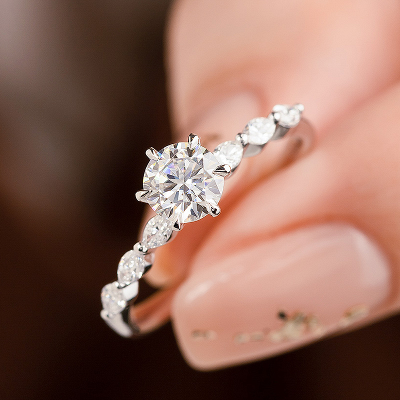 依恋(白）18K白金/PT950铂金天然钻石钻托