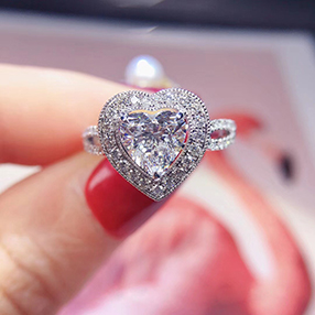 蕾丝珠边双戒臂心形/18k白金钻戒/e/vvs2