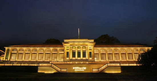 卡地亚举办首个当代高级珠宝展庆新加坡建国50周年