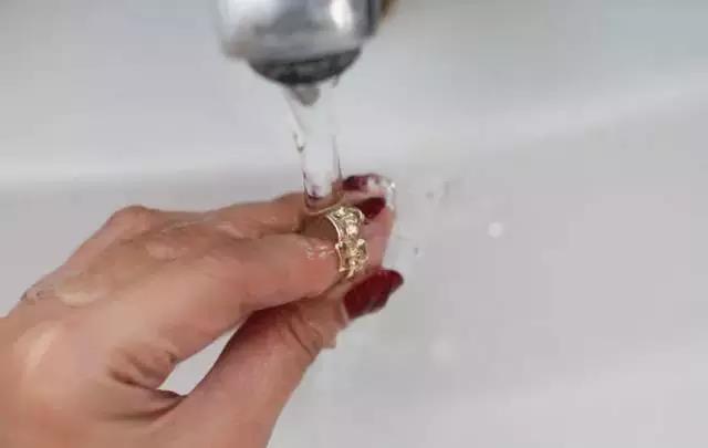 黄金戒指清洗