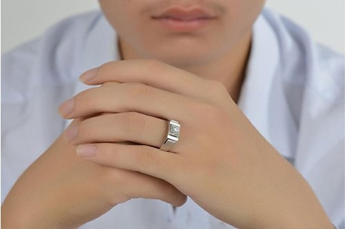 男士戴戒指
