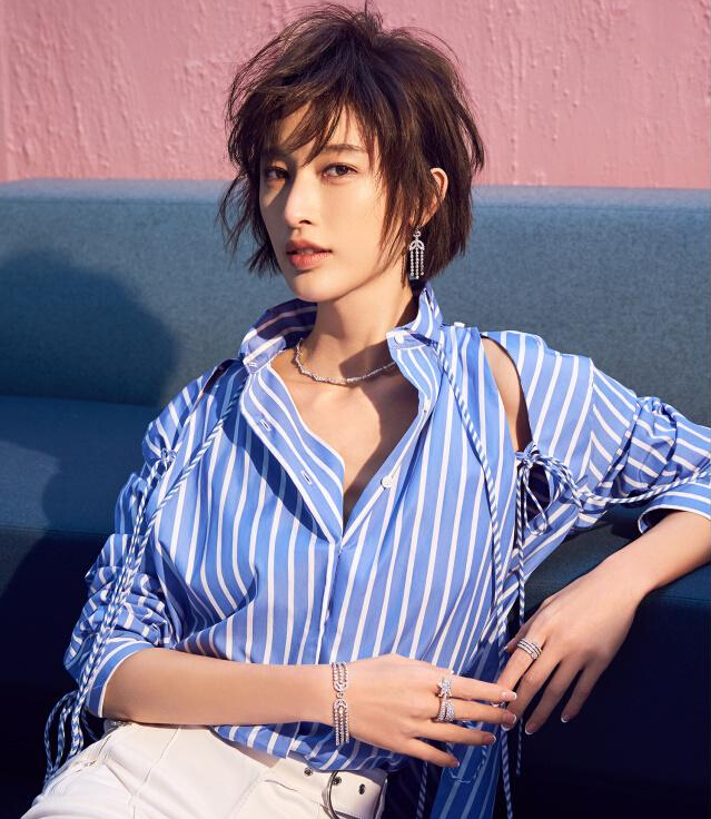 张俪佩戴HEARTS_ON_FIRE珠宝登芭莎珠宝