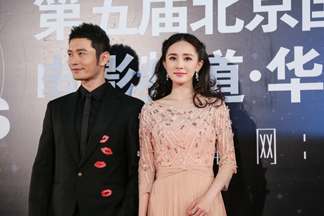 杨幂2015北京电影节所佩戴钻戒耳环品牌