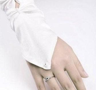 蝴蝶结缎面露指手套+心形婚戒