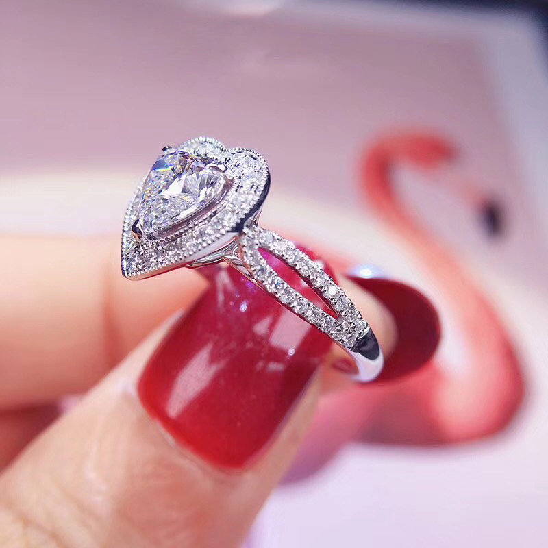 蕾丝珠边双戒臂心形18k白金钻戒evvs2