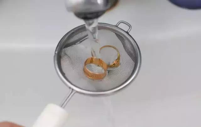 黄金戒指清洗