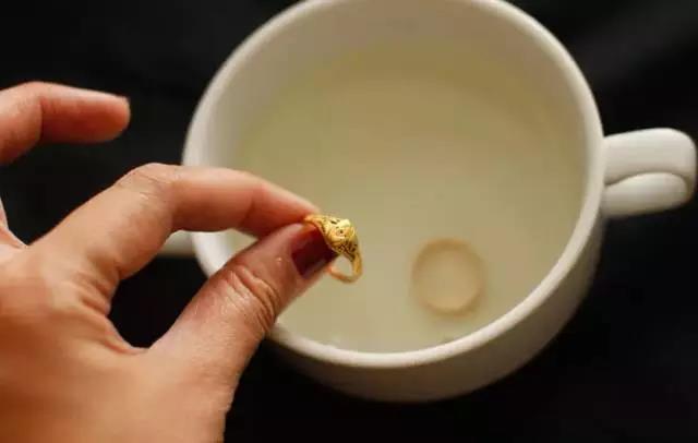 黄金戒指清洗