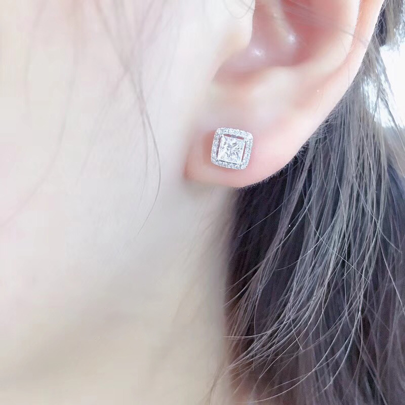 公主方群镶款耳钉