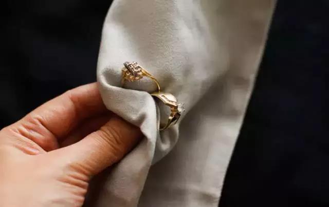 黄金戒指清洗