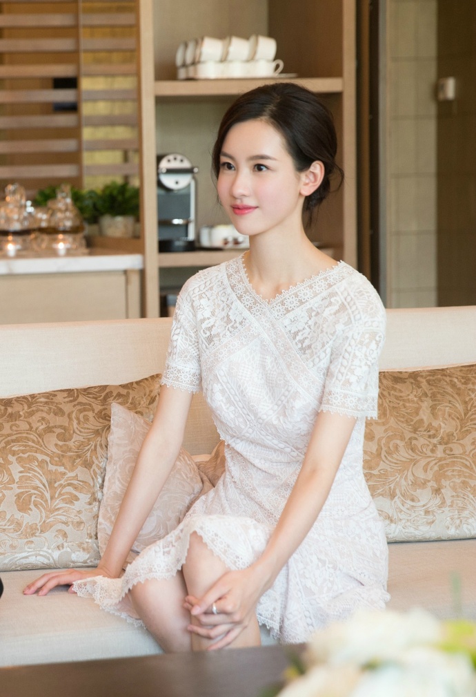 陈都灵佩戴IDO钻戒