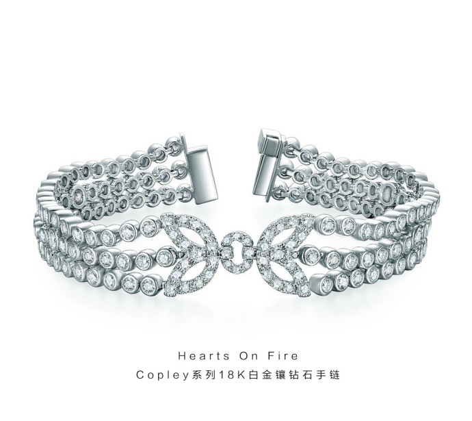张俪佩戴HEARTS_ON_FIRE珠宝登芭莎珠宝