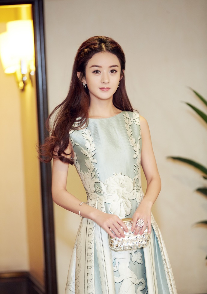 赵丽颖佩戴伯爵珠宝