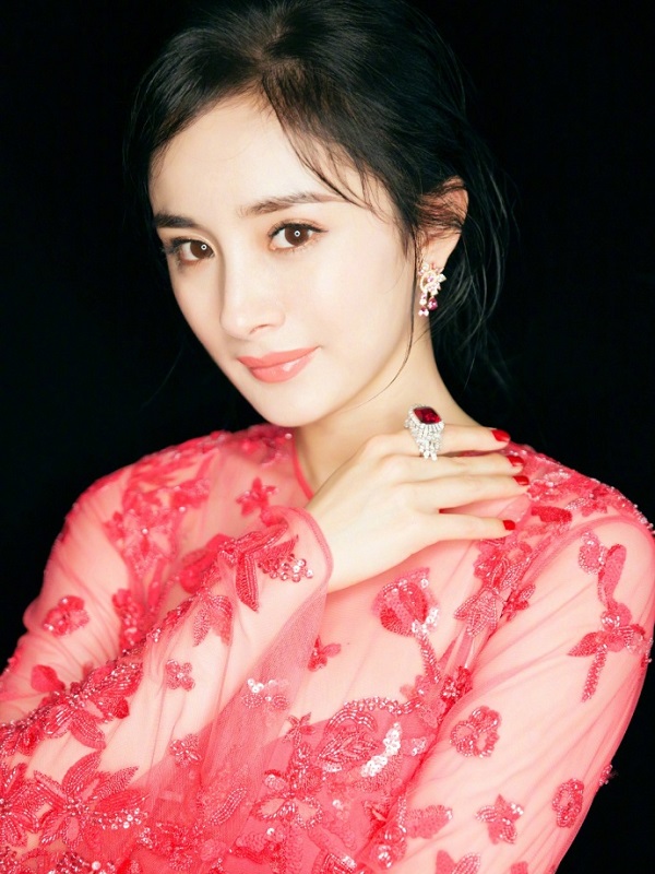 杨幂佩戴伯爵珠宝