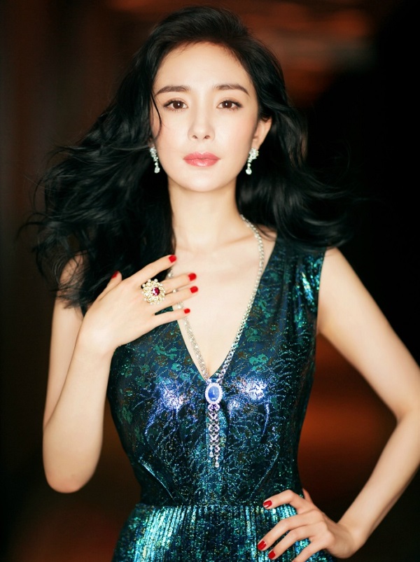 杨幂佩戴伯爵珠宝