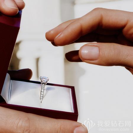 订婚钻戒