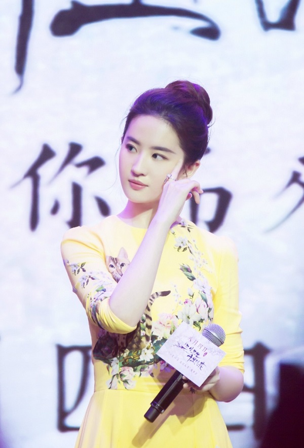 刘亦菲佩戴尚美巴黎珠宝