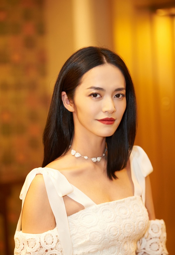 姚晨佩戴宝诗龙珠宝