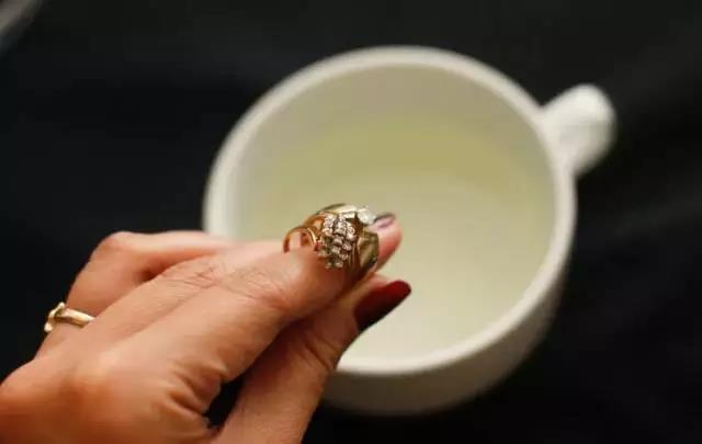 黄金戒指清洗
