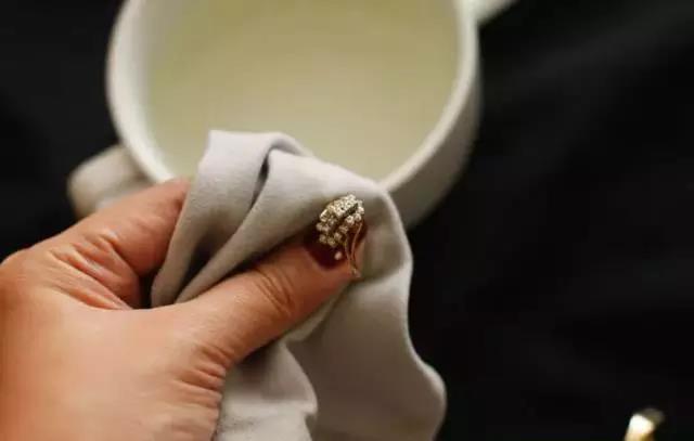 黄金戒指清洗