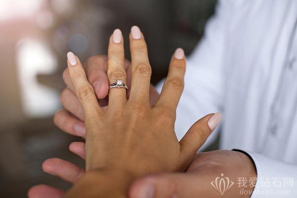 求婚钻戒