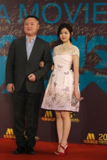 陈妍希佩戴宝诗龙珠宝亮相百合奖