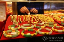 周大福销售同比大跌65%，黄金珠宝销售遇冷，线上回购业务火热