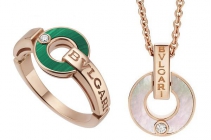 宝格丽推出 BVLGARI BVLGARI 新作：镂空金圈与铭文