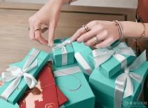 蒂芙尼于线上独家呈现Tiffany T Smile新年全球限量款项链