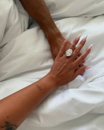 婚戒是越大越好吗？结婚钻戒买多大的合适？